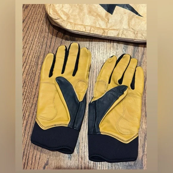 Bruce Bolt New Size M Batting Gloves - Picture 2 of 6